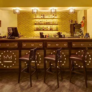  Отель Three Crowns